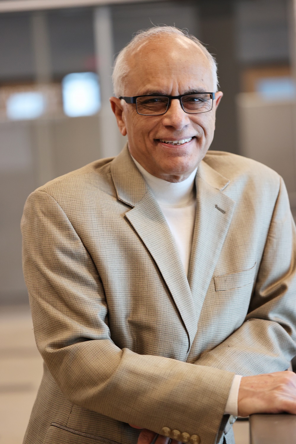 Dr. Devinder Mahajan